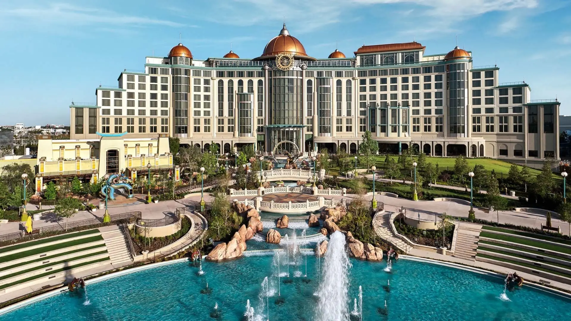 Universal Helios Grand Hotel exterior